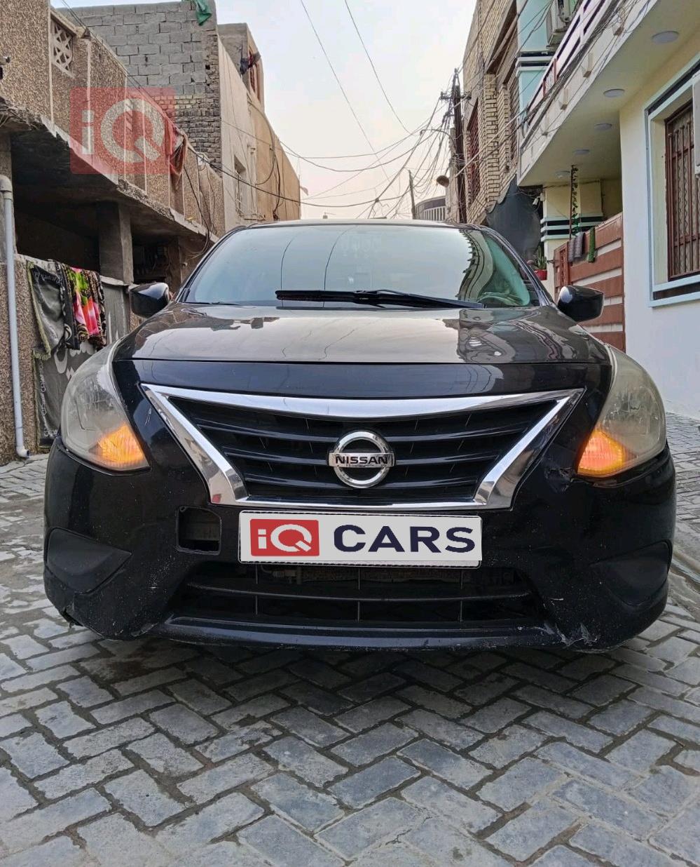 نيسان فيرسا